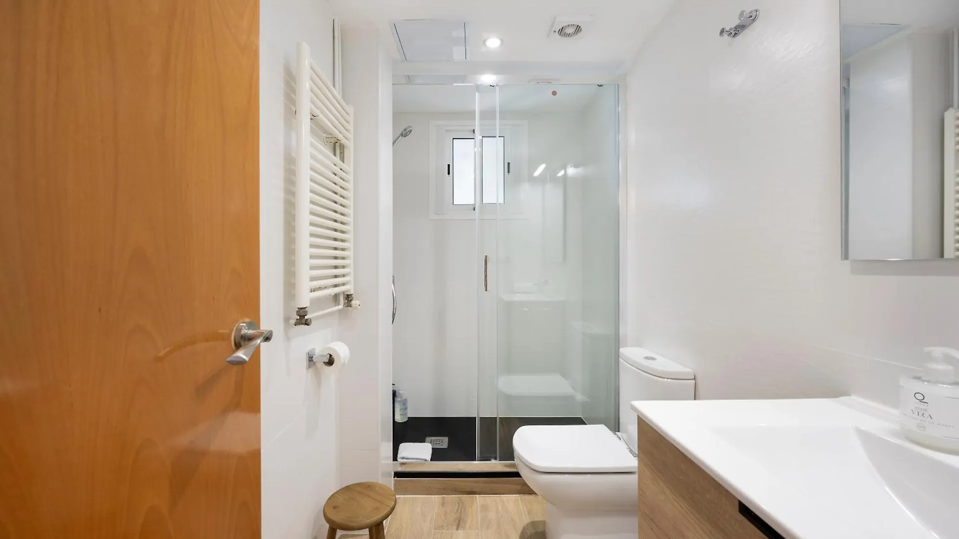 Amazing 3Bdr Apt In Cornella 1 Mins From Metro Cornella de Llobregat Apartment