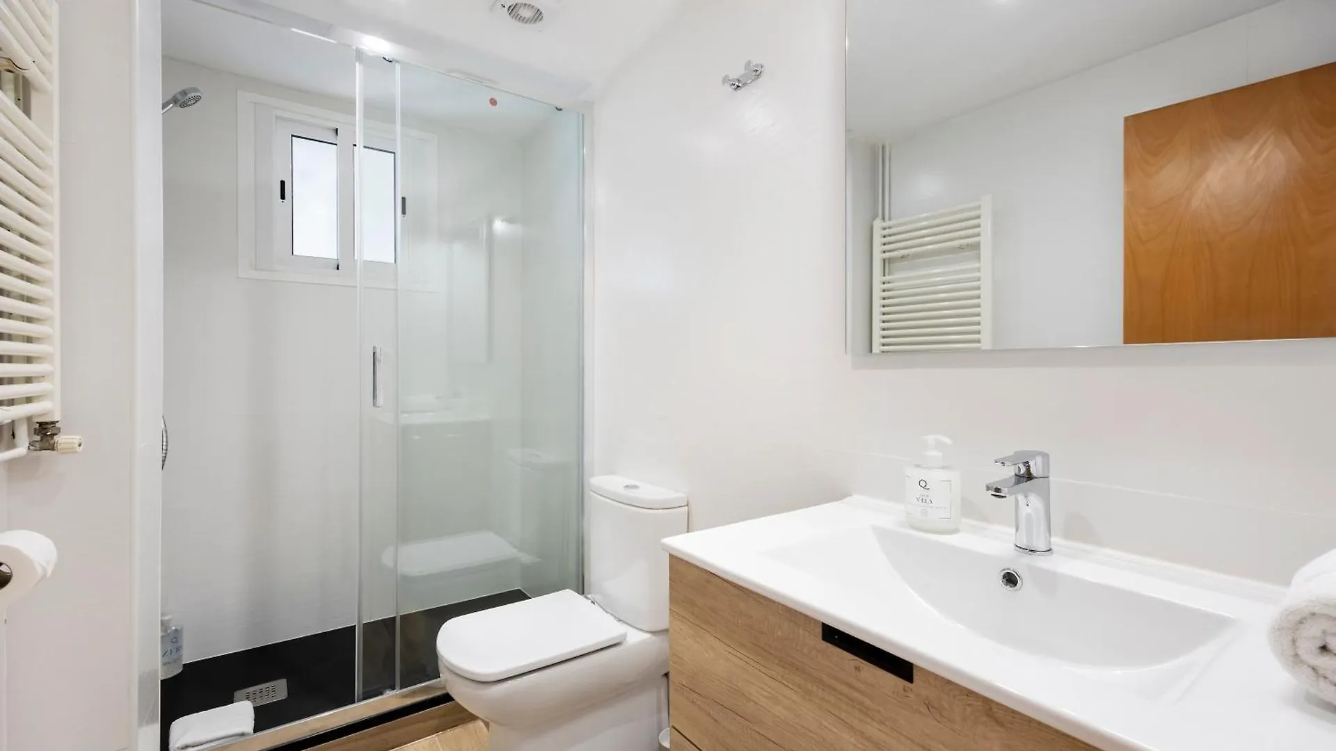 Amazing 3Bdr Apt In Cornella 1 Mins From Metro Cornella de Llobregat Spain