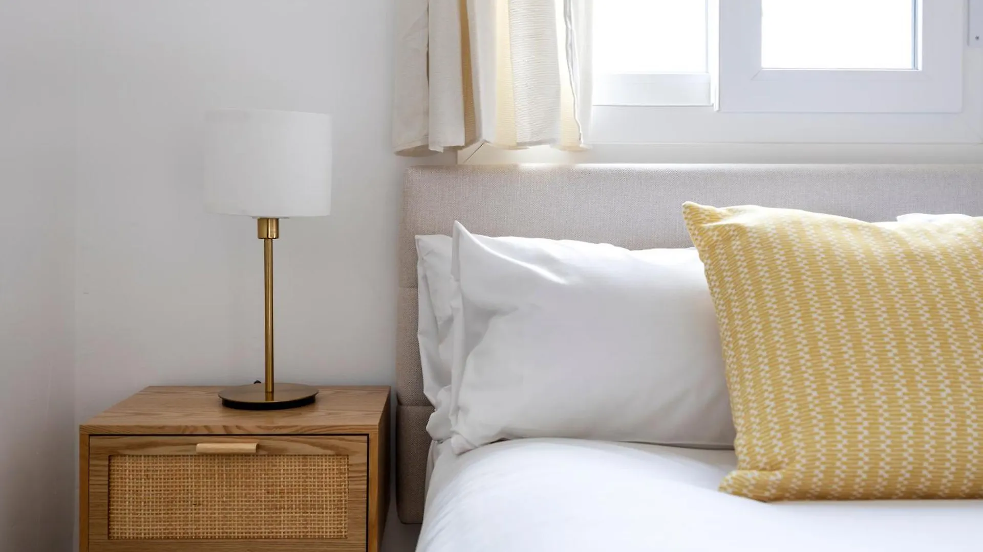 Amazing 3Bdr Apt In Cornella 1 Mins From Metro Cornellà de Llobregat 0*,  Spagna